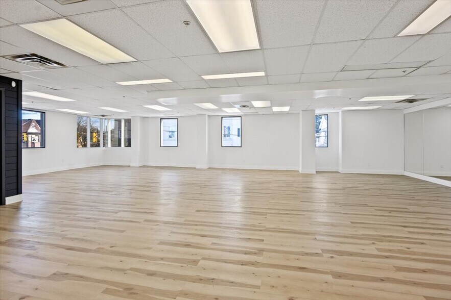 More Photos Of 2 Brock St W, Uxbridge Storefront Retail Office For Lease