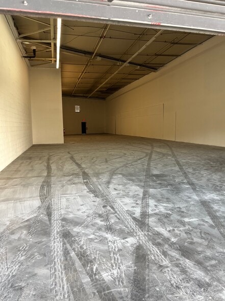 More Photos Of 1412 S Alameda St, Los Angeles Warehouse For Lease