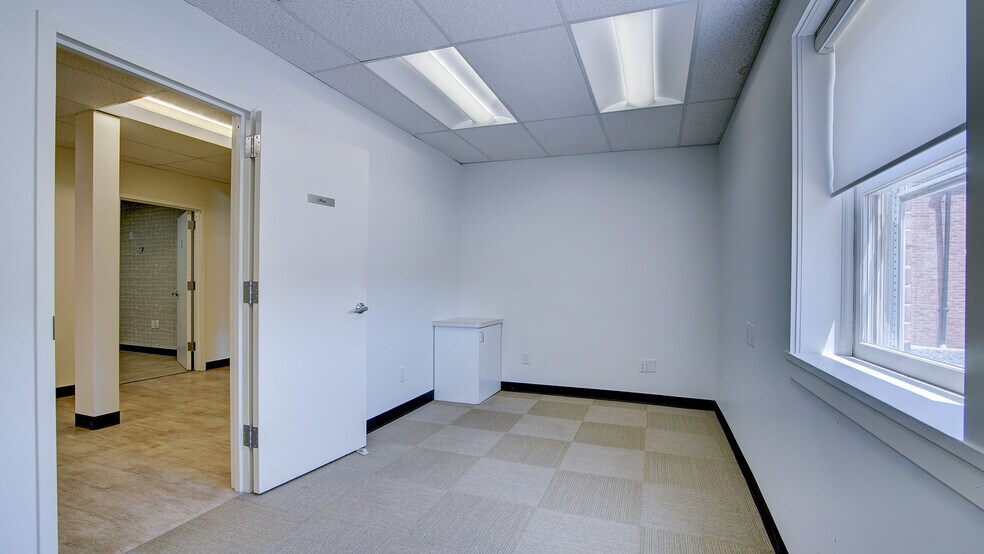 More Photos Of 2 Kings Hwy, Middletown Medical For Lease