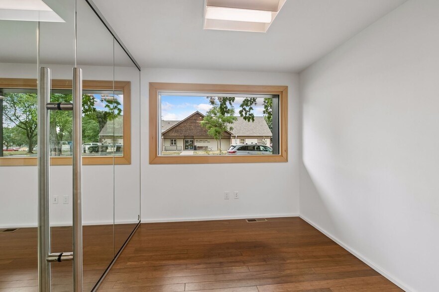 More Photos Of 901 NE 23rd Ave, Saint Anthony Office For Sale