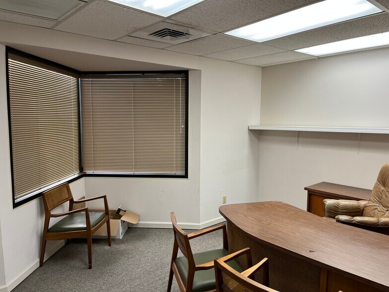 More Photos Of 2601 University Blvd W, Jacksonville Medical For Sale