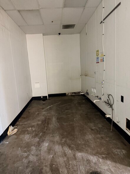 More Photos Of 535 Three Springs Rd, Bowling Green Freestanding For Sale