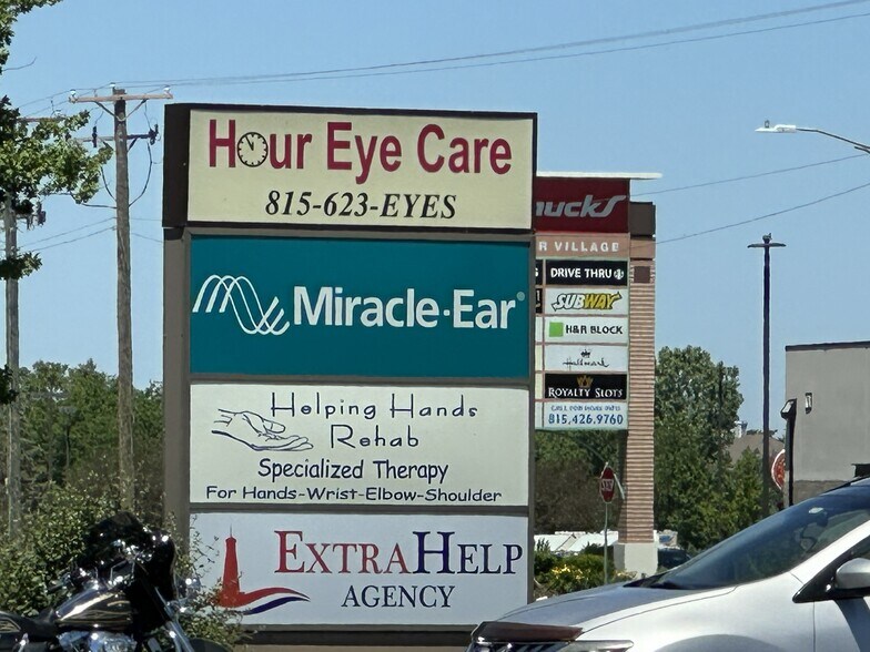 More Photos Of 5003 Hononegah Rd, Roscoe Freestanding For Sale