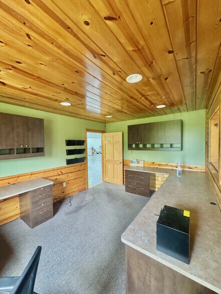 More Photos Of S66W19444 Tans Dr, Muskego Distribution For Sale