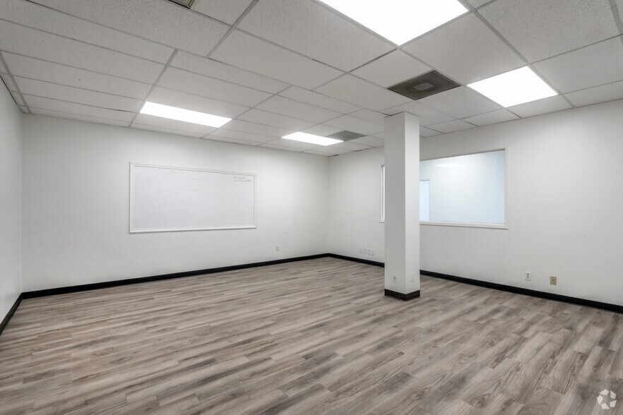 More Photos Of 2500 Central Pky, Houston Unknown For Lease