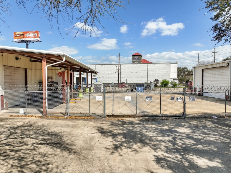 More Photos Of 115 Cinnamon Dr, Katy Flex For Lease