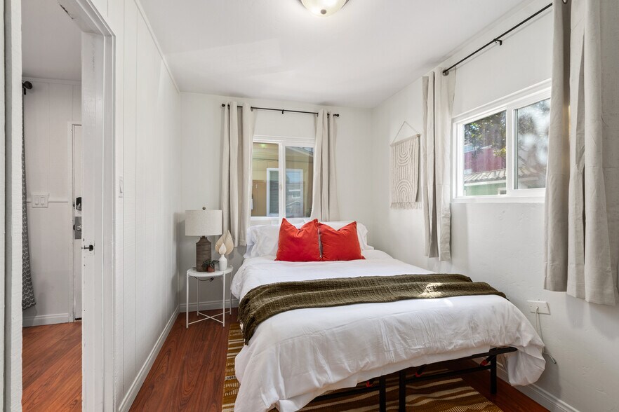 More Photos Of 818 Portsmouth Ct, San Diego Multifamily For Sale