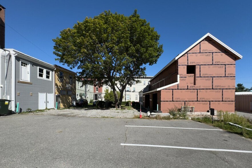 More Photos Of 367 Main St, Rockland Storefront For Sale