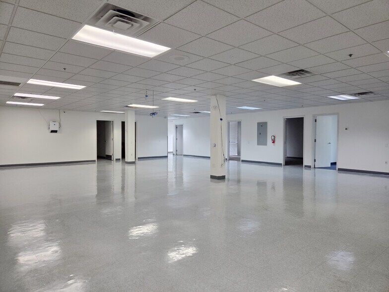 More Photos Of 1929 W Lone Cactus Dr, Phoenix Light Distribution For Sale