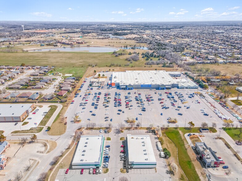 More Photos Of 627 12th Ave NE, Norman Unknown For Lease