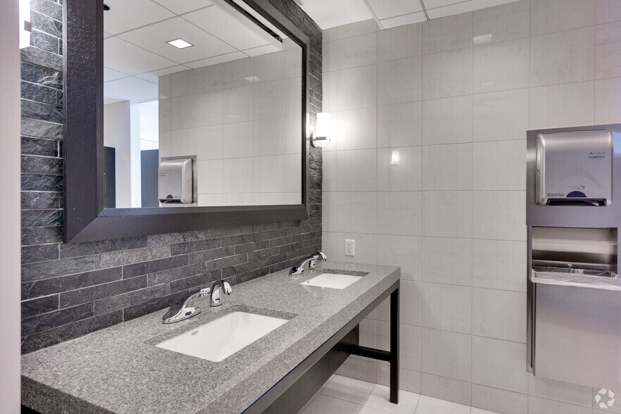 More Photos Of 104 S Michigan Ave, Chicago Office For Lease