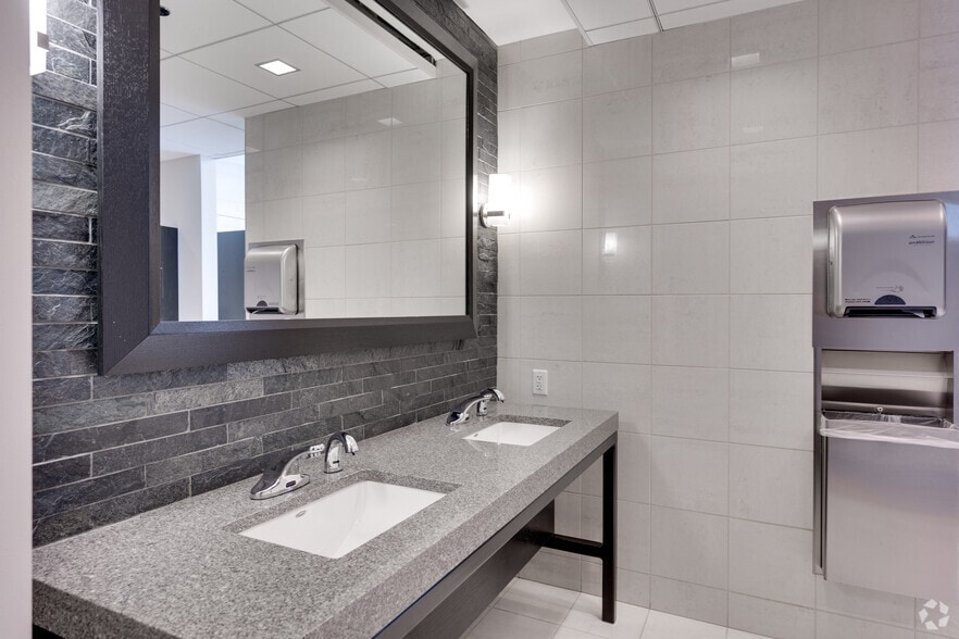 More Photos Of 104 S Michigan Ave, Chicago Office For Lease