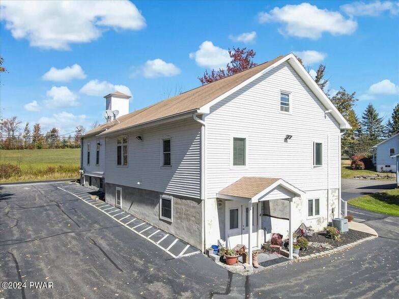 More Photos Of 186 Ledgedale Rd, Lake Ariel Apartments For Sale