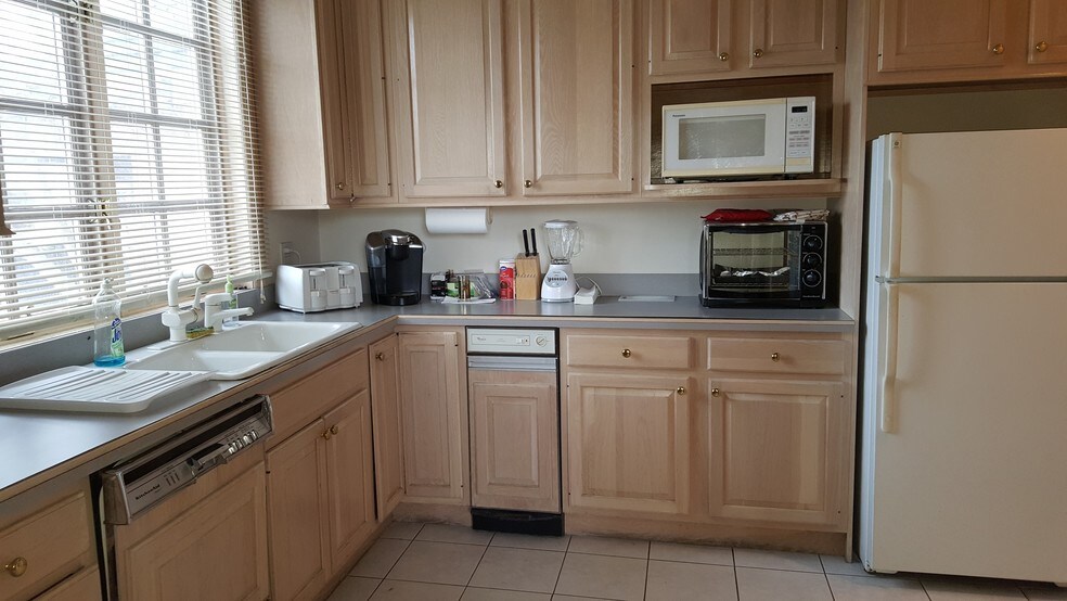More Photos Of 201 E Dundee Rd, Palatine Office For Sale