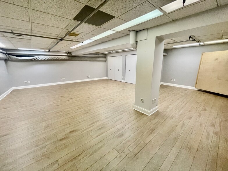 More Photos Of 4180 W Broadway Ave, Robbinsdale Storefront Retail Office For Lease