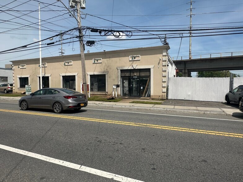 More Photos Of 565 Oak St, Copiague Industrial For Sale