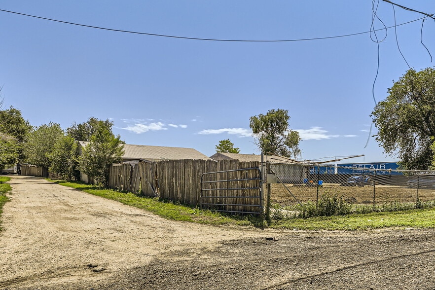 More Photos Of 8690 Verbena St, Commerce City Warehouse For Sale