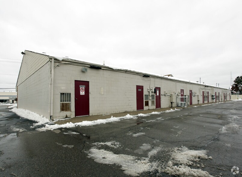 More Photos Of 26030-26124 Groesbeck Hwy, Warren Freestanding For Lease