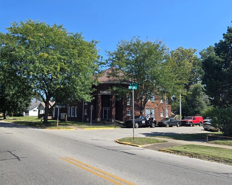 More Photos Of 2228 S 7th St, Terre Haute Specialty For Sale
