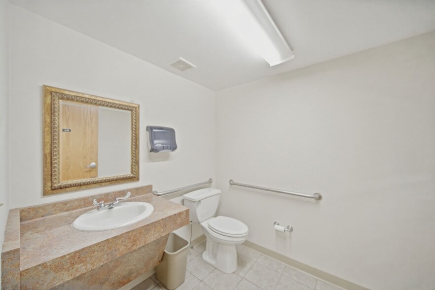 More Photos Of 2533 Sheridan Dr, Tonawanda Office For Sale