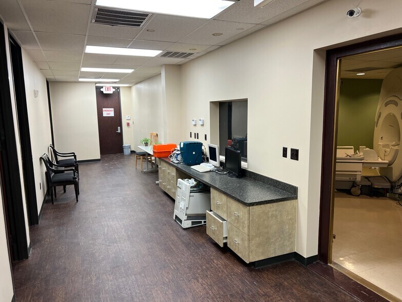 More Photos Of 11110 E I-10 Fwy, Houston Office For Sale