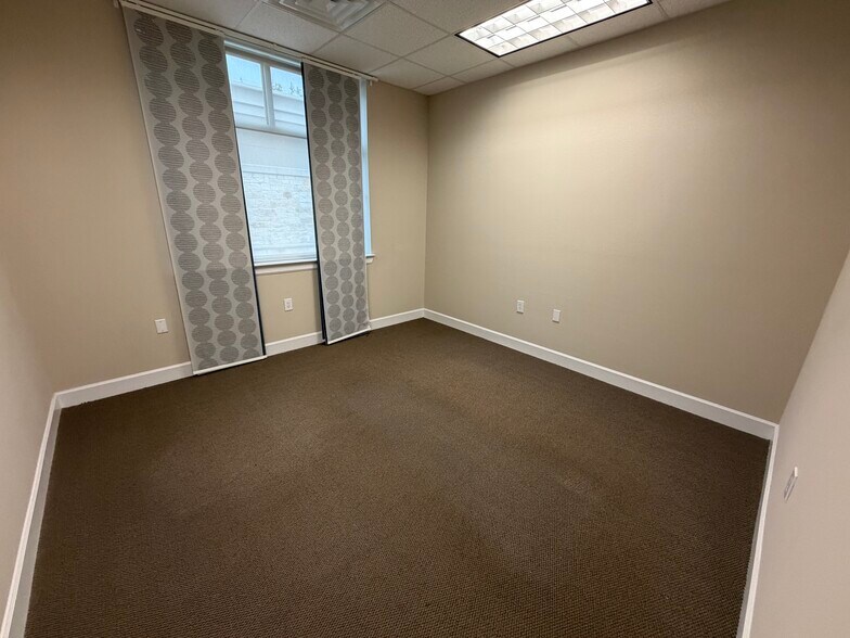 More Photos Of 2219 Sawdust Rd, The Woodlands Medical For Sale