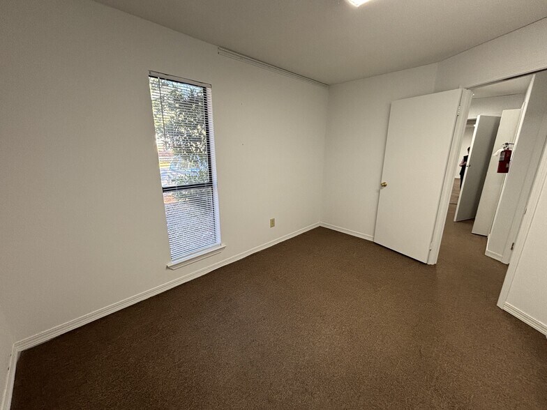 More Photos Of 101 Nightingale Ln, Gulf Breeze Office For Sale
