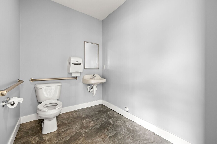 More Photos Of 2655-2679 N Meridian Rd, Sanford General Retail For Sale