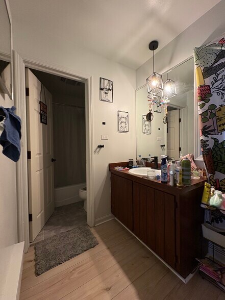 More Photos Of 1766 W Granville Ave, Chicago Apartments For Sale