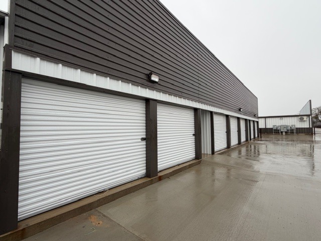 More Photos Of 105 Sunset, Malakoff Specialty For Sale