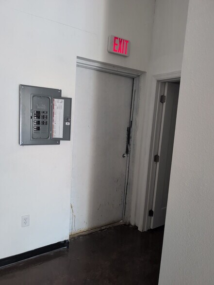 More Photos Of 7350 Tezel Rd, San Antonio Unknown For Lease