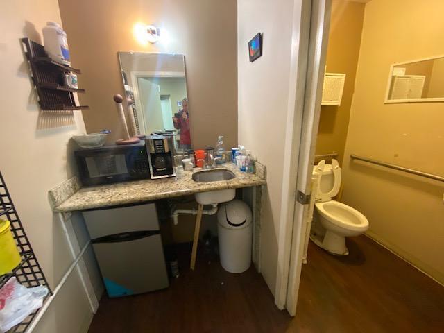 More Photos Of 3130 Strawberry Rd, Pasadena Service For Lease