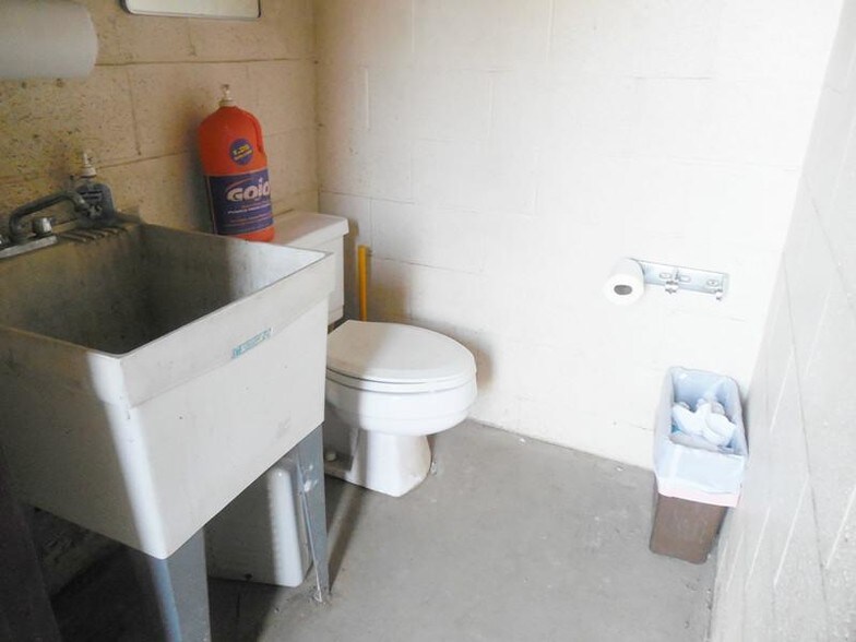 More Photos Of 700-710 Lebanon Rd, West Mifflin Warehouse For Sale