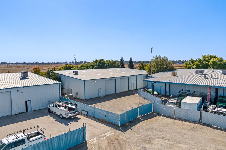 More Photos Of 2550 E Belle Ter, Bakersfield Manufacturing For Lease