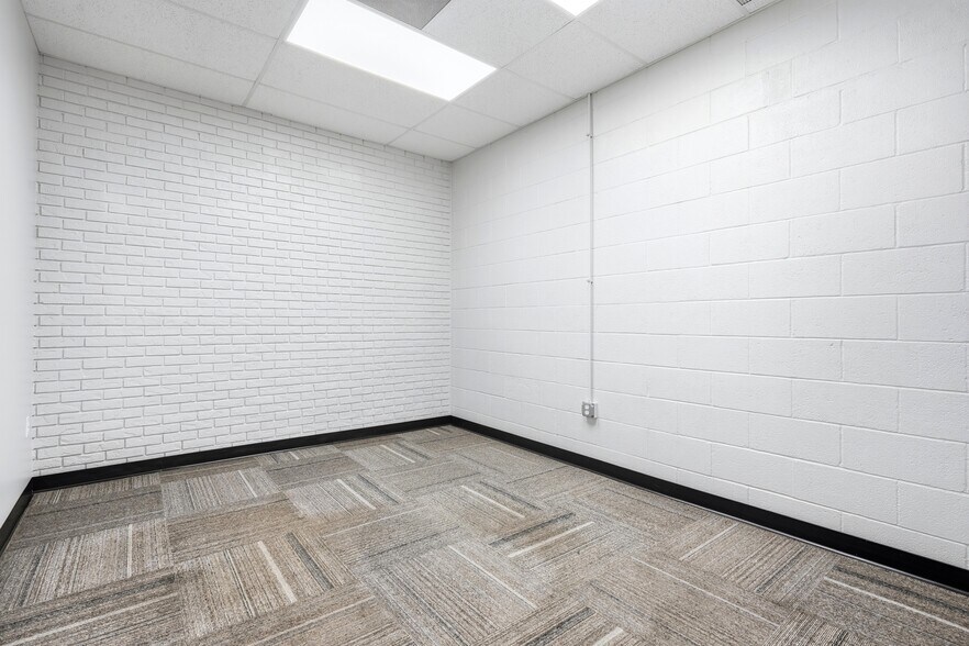 More Photos Of 111 W Hazel St, Albion Light Manufacturing For Sale