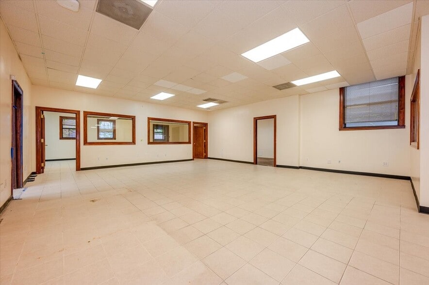 More Photos Of 2811 Zulette Ave, Bronx Office For Sale