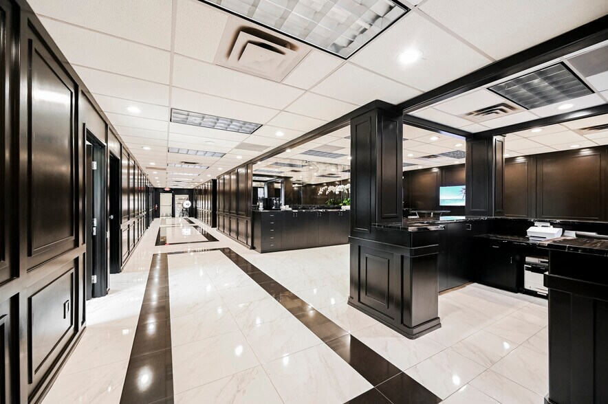 More Photos Of 630 S 3rd St, Las Vegas Office For Sale