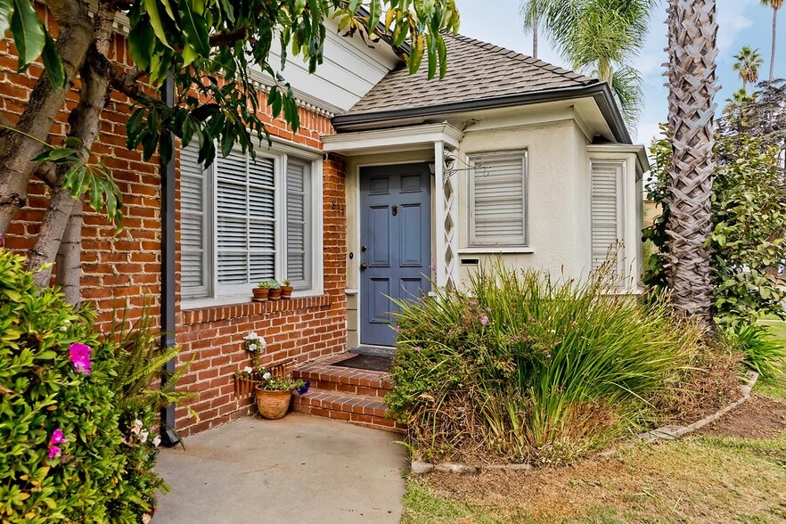 More Photos Of 825-831 Idaho Ave, Santa Monica Apartments For Sale