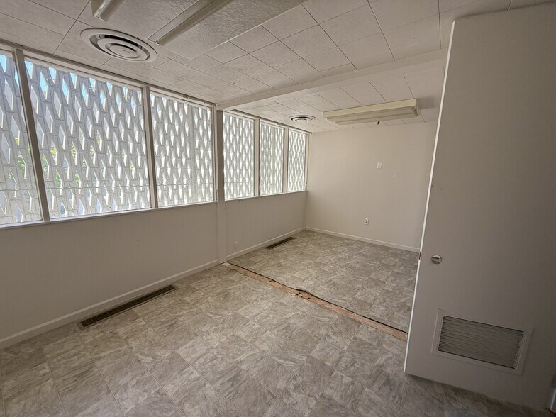 More Photos Of 225 6th St, Marysville Storefront For Sale