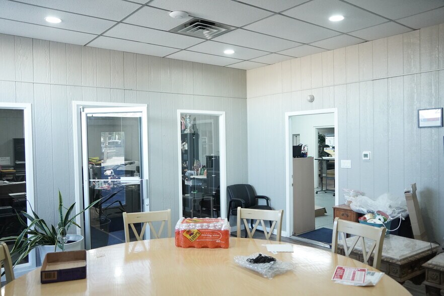 More Photos Of 215 N Main Ave, Big Lake Flex For Sale