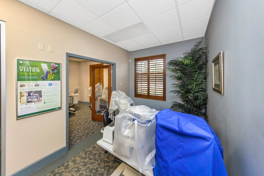 More Photos Of 2346 Drew St, Clearwater Office For Sale