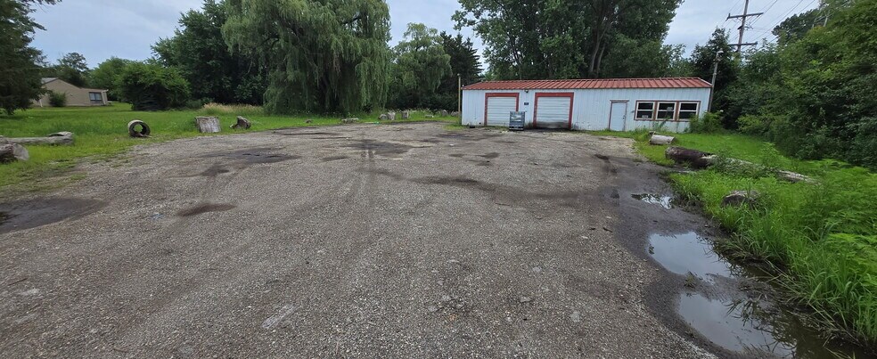 Primary Photo Of 35543 US-45, Lake Villa Flex For Sale