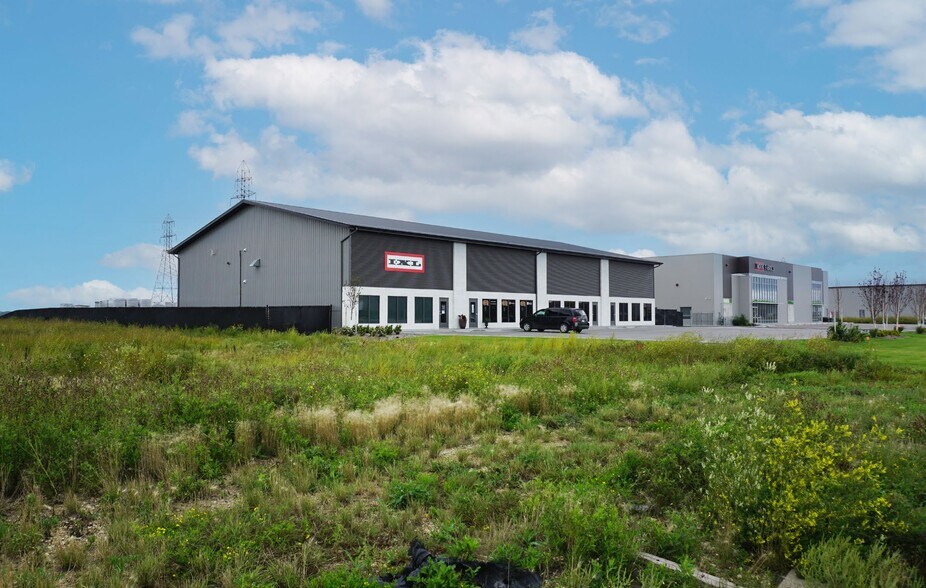 Primary Photo Of 27 S Landing Dr, Oak Bluff Showroom For Lease