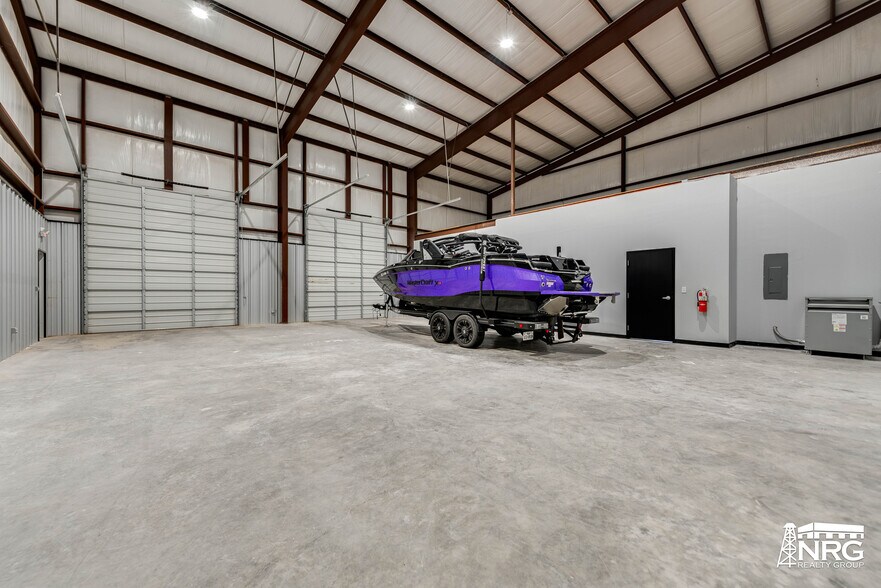 More Photos Of 1208 S Midland Dr, Midland Warehouse For Lease