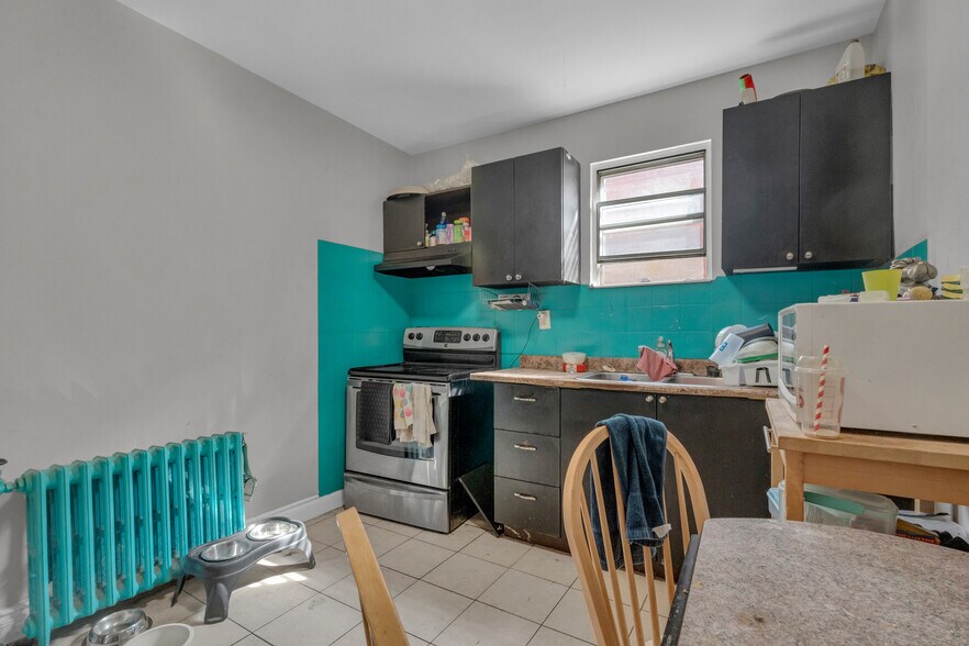 More Photos Of 70 Ottawa St N, Hamilton Storefront Retail Residential For Lease