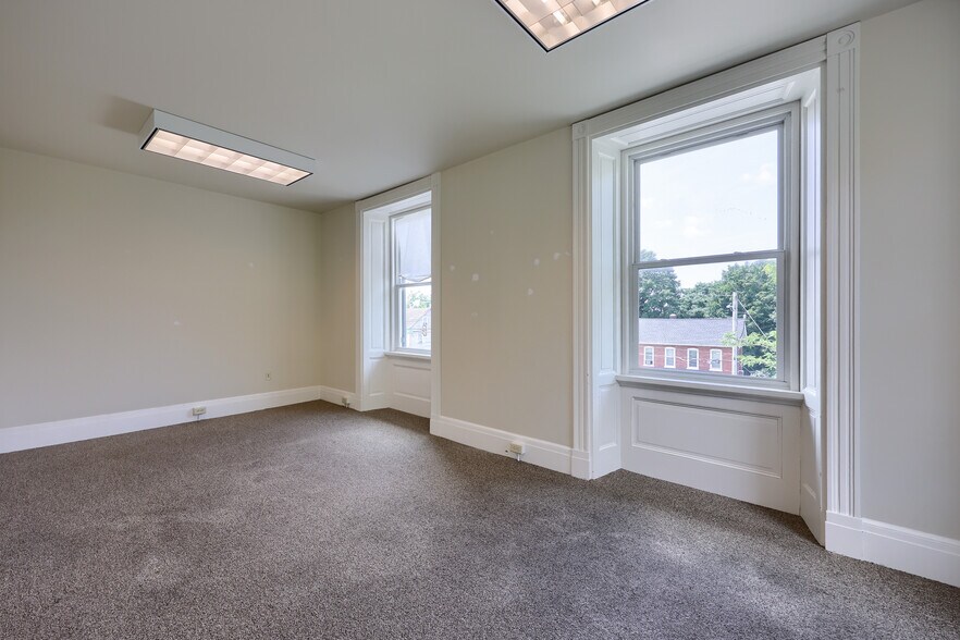 More Photos Of 390 E Main St, Ephrata Office For Sale