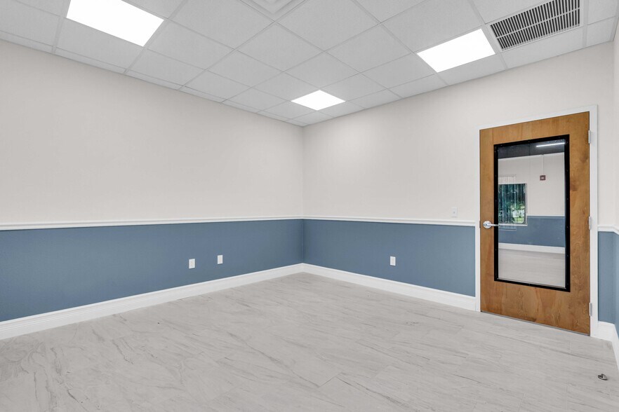 More Photos Of 417 8th St W, Bradenton Flex For Lease