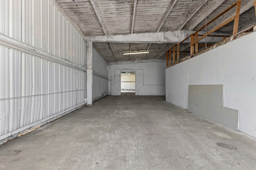More Photos Of 4715 Turner Warnell Rd, Arlington Warehouse For Sale