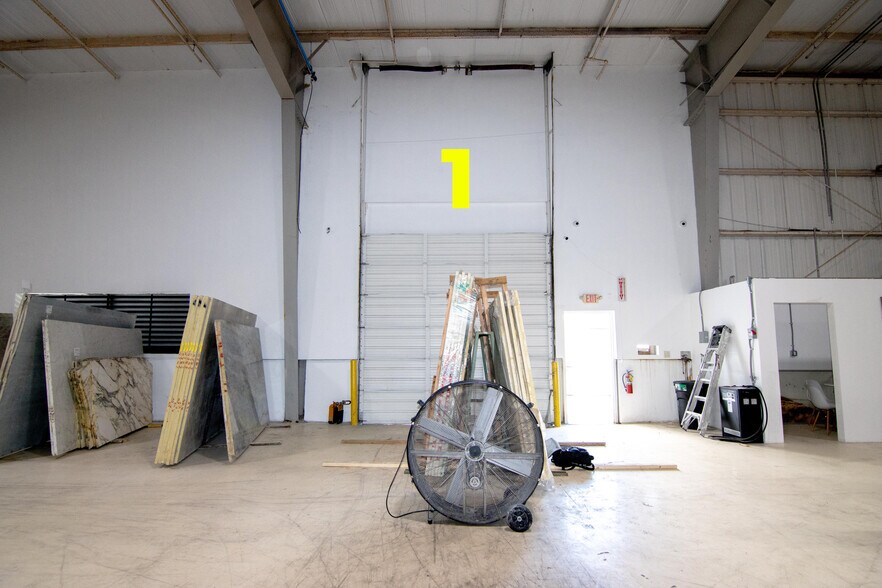 More Photos Of 1921 5th Ave S, Saint Petersburg Warehouse For Lease