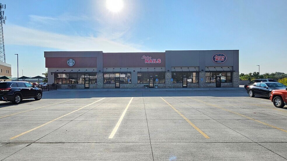 More Photos Of 3070-3094 Floyd Blvd, Sioux City Flex For Lease